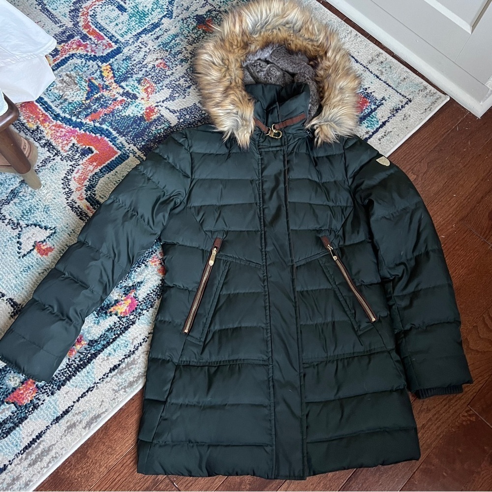 Vince Camuto Women's Green Down Filled Parka with Faux Fur Trim Hood medium